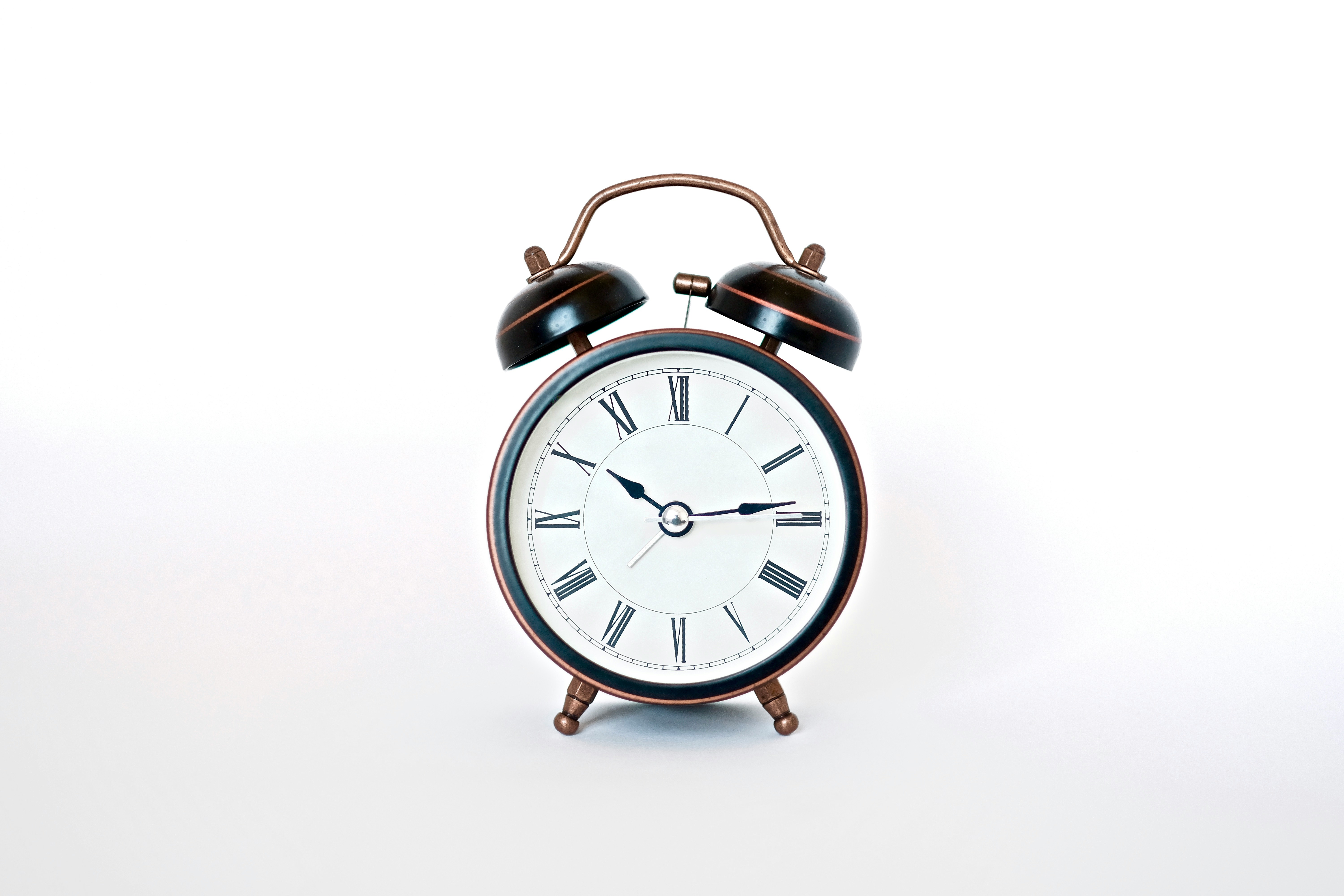 A clock that shows the best time to marketers when to start email marketing.